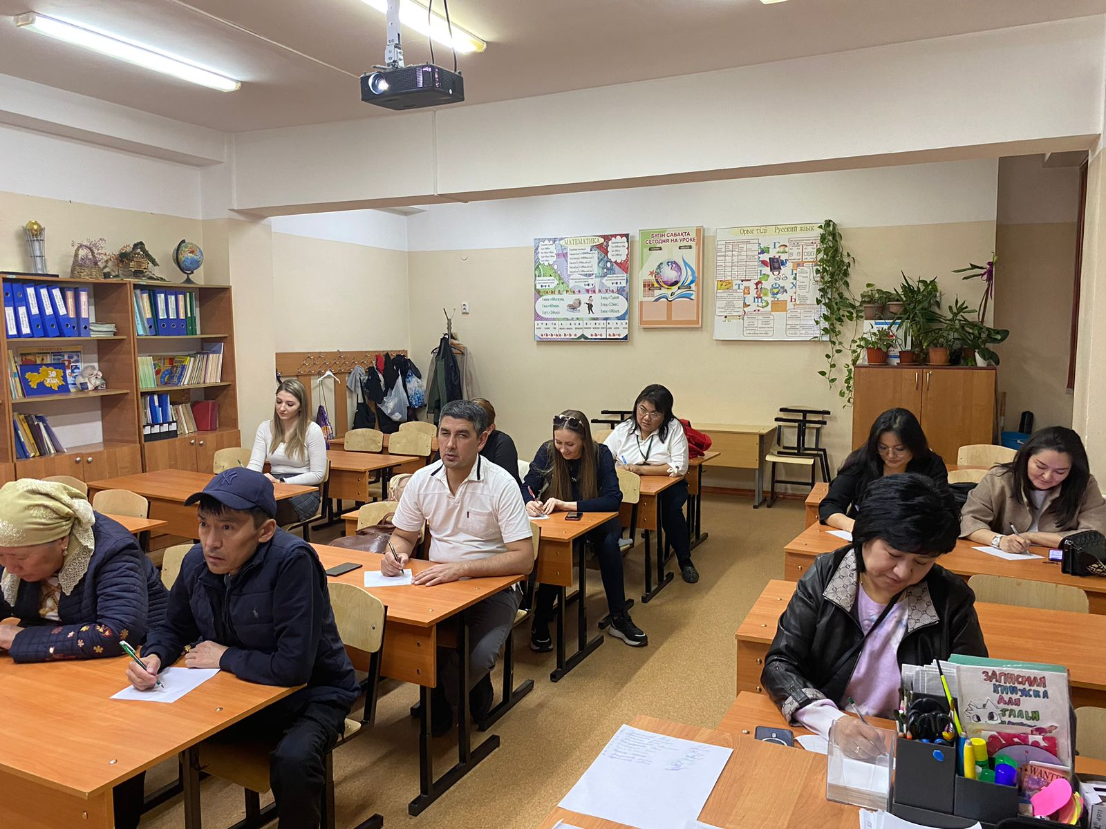 Жалпы мектептік және сыныптық ата-аналар жиналысы "Тәрбиенің сипаты және отбасындағы моралдық ахуал"